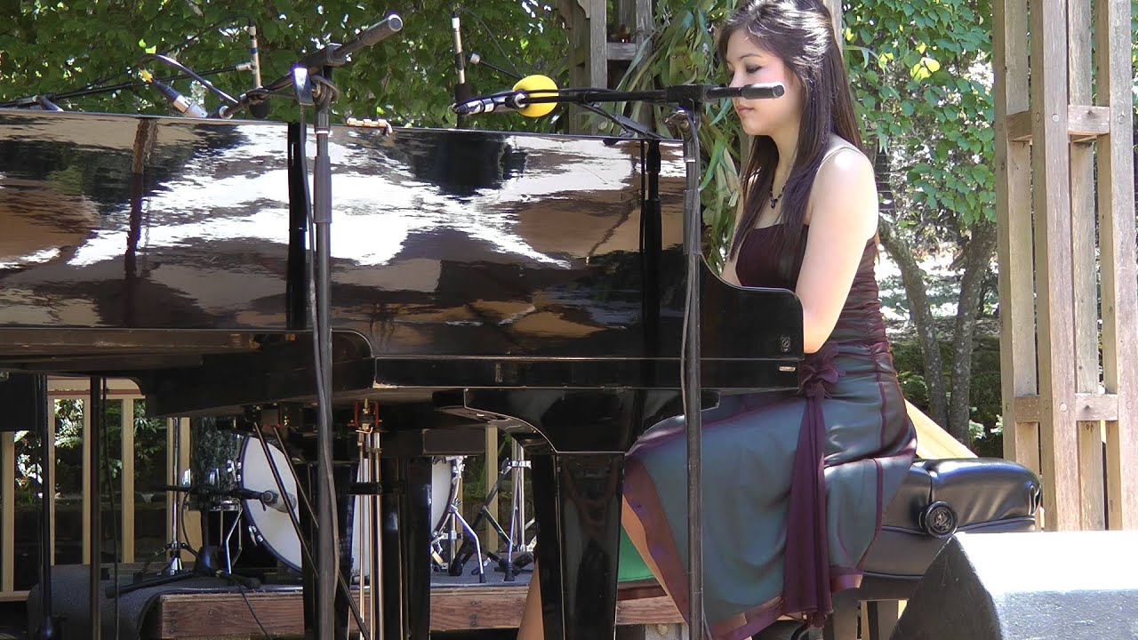 "SNOWY MORNING BLUES": STEPHANIE TRICK at FILOLI 2012