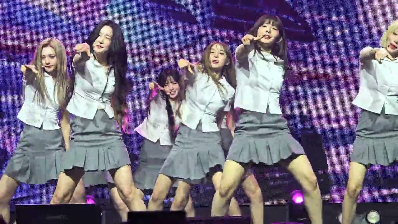 250512 트리플에스(TripleS) Black Soul Dress 정규2집컴백쇼케이스