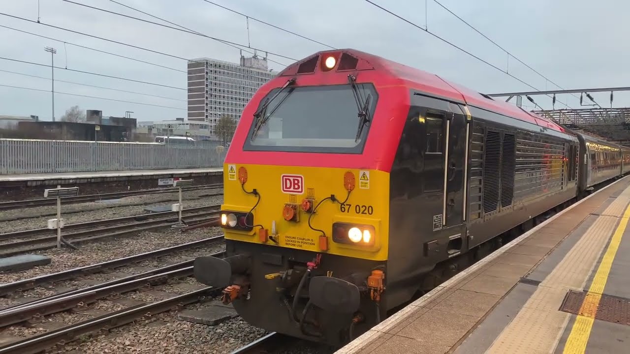 Trains at Crewe featuring class 67 and 70