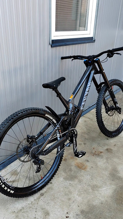 Canyon Sender CFR 2023😮‍💨 #mtb #mtblife #downhill #dh #race #best #bike #bikes #canyon