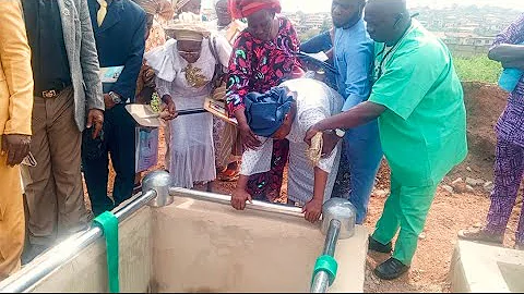 PAINFUL! WIFE IN TEARS AT THE BURIAL CEREMONY OF ELDER ABIOLA ENIOLA AS HE’S LAID TO REST