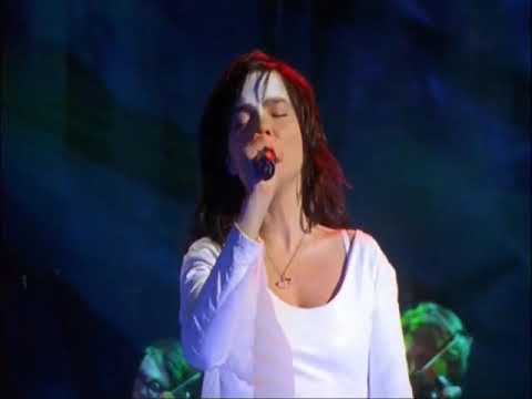 Björk : Jóga (Live in Cambridge 1998) - YouTube