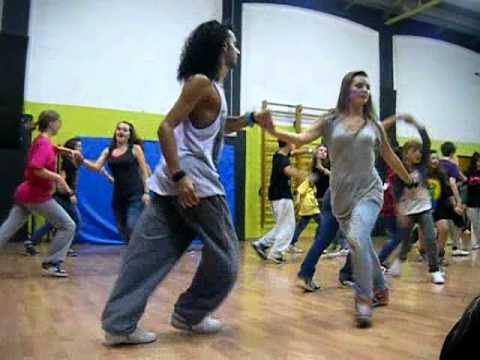 JOSE JAVIER COLL Y MARIA COCOL Clase de hip hop la...