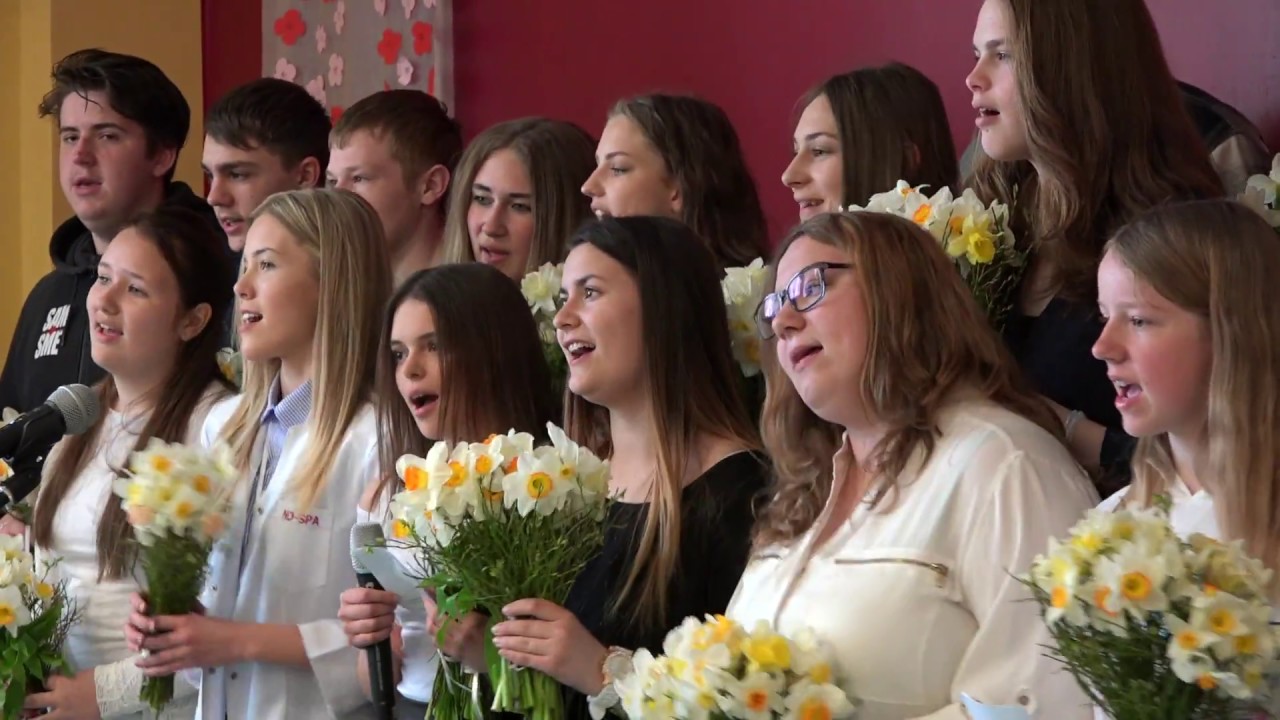 Zvaniņa svētki 9. un 12.klasēm,Rojas vidusskolā 2017.gadā.