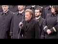 Johnny Hallyday chante une chanson en hommage aux victimes place de la République a P