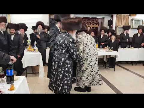 Viznizer Rebbe Dancing Chanukah 5780