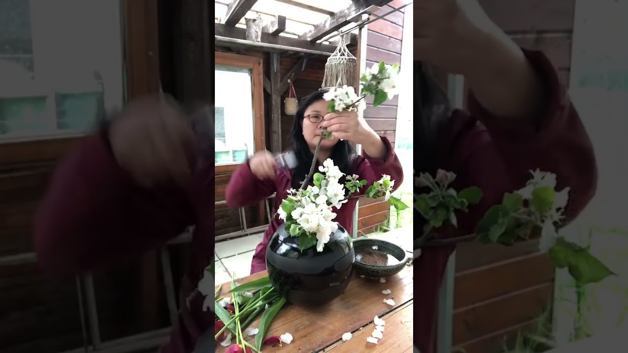 草月流師範教你插出美麗的花 21春季最新草月流投入自由花示範 中 21spring Sogetsu Ikebana Demonstrationk Freestyle Nageire 2 3 Youtube