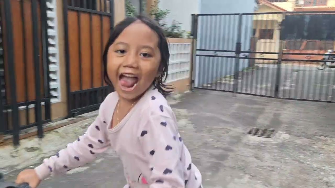 Seseruan main sepeda 