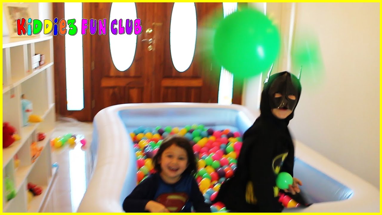 Making a Giant Ball Pit with Supergirl and Batgirl - Kiddie3 Fun Club