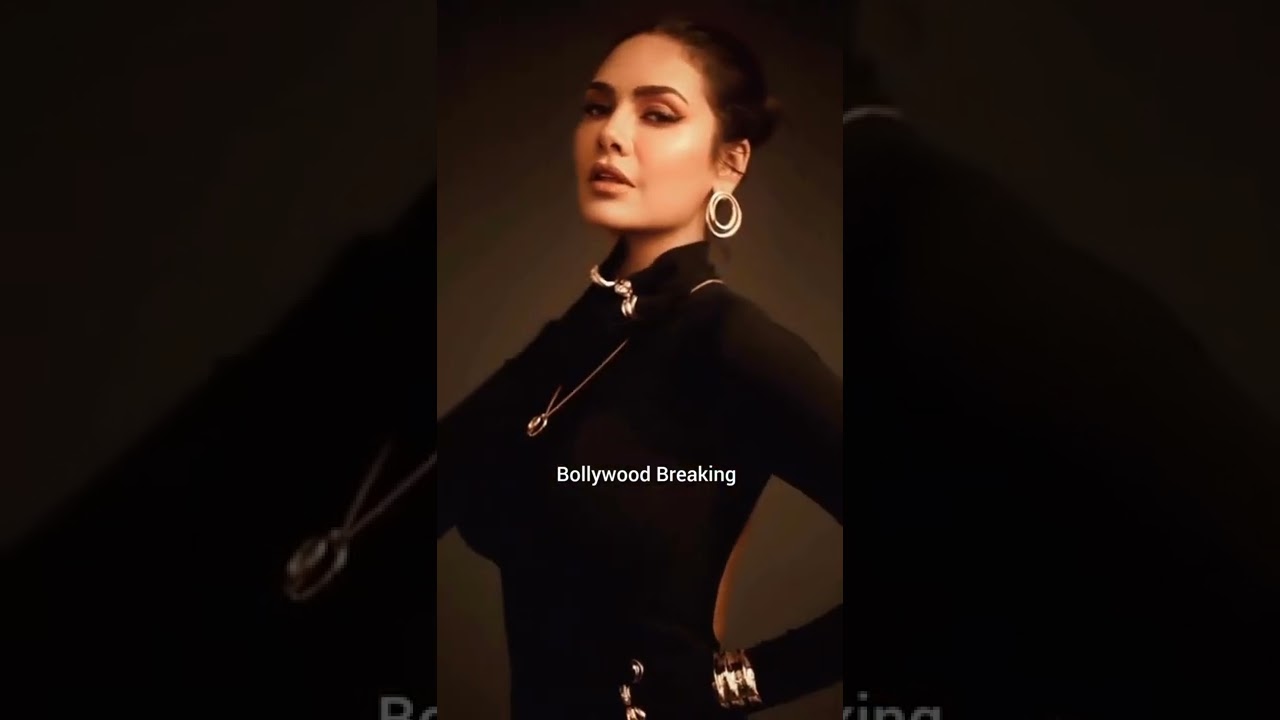 Esha Gupta doing photoshoot in black dress 