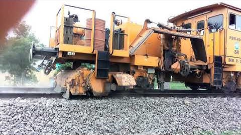 BRM ( Ballast Regulating Machine ) Track Machine || Indian Railway || Technician lll || Working ||