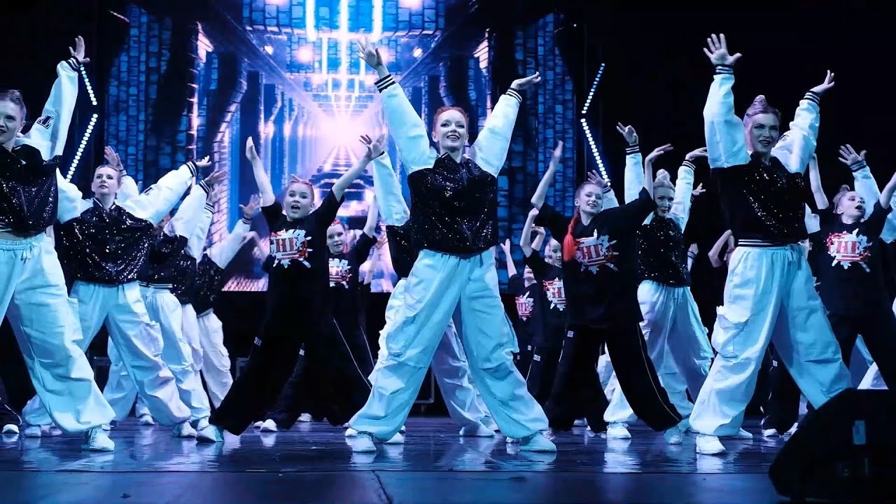 Танцуют дети и мамы / Совместный номер на отчетном концерте Тодес - Челябинск