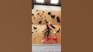 Easy dynamic movement #shorts #climbing #climbinggirls #bouldering