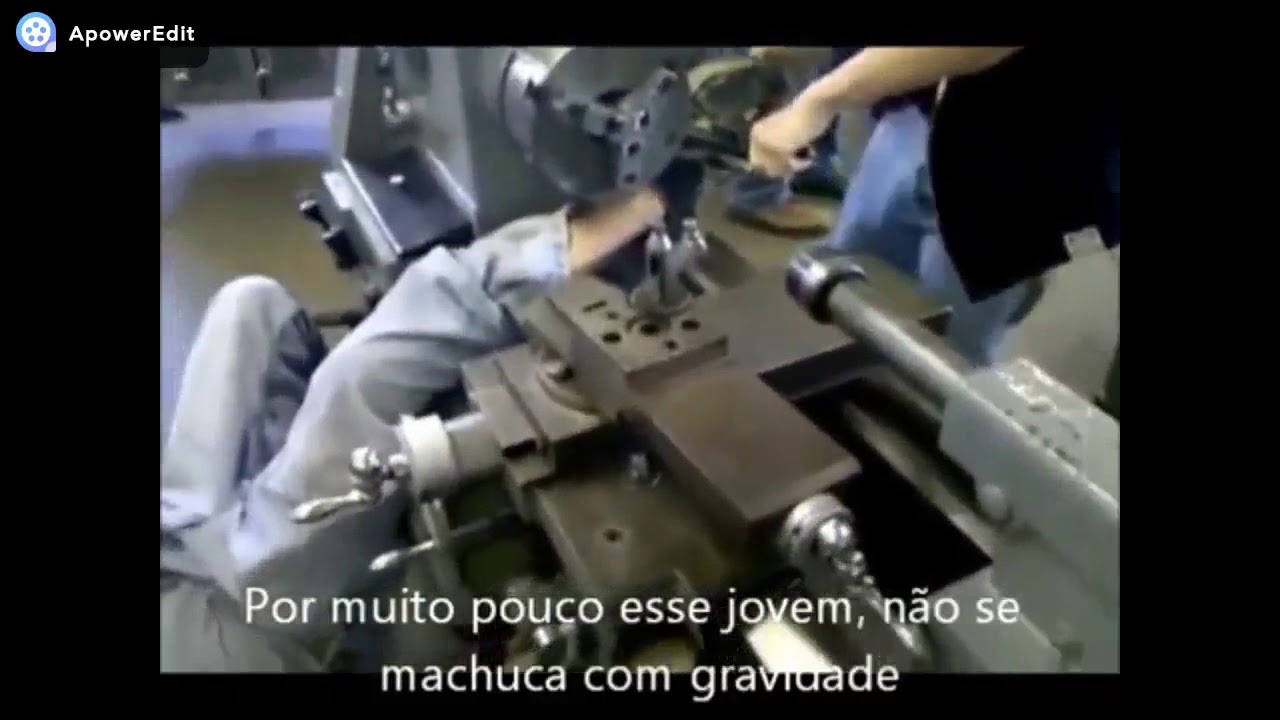 Acidente em torno mecânico. YouTube Acidente em torno mecânico. YouTube
