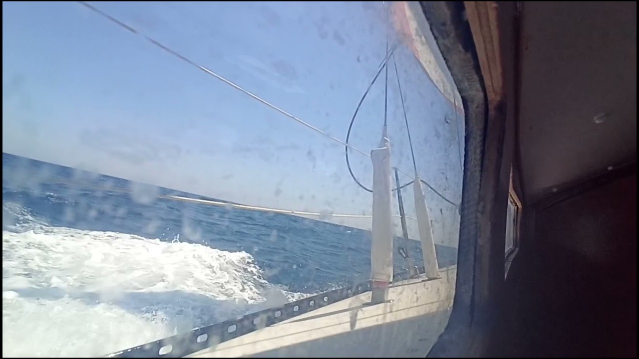 ⁣velero puma 34 navegando con poniente en Estepona!!