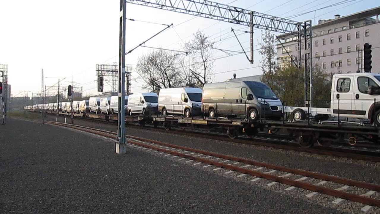 ET41-157 z transportem samochodów dostawczych       MVI 5786