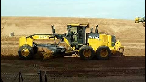 Deere Grader All-Wheel Drive Demo