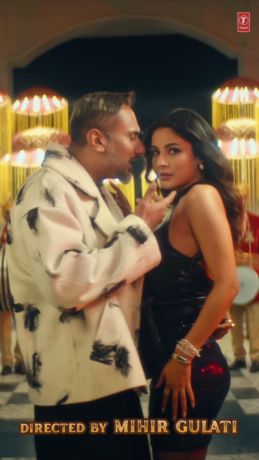 SHEESHE WALI CHUNNI ? WITH - YO YO HONEY SINGH \u0026 SHEHNAAZ GILL | GIRIK AMAN | GLORY