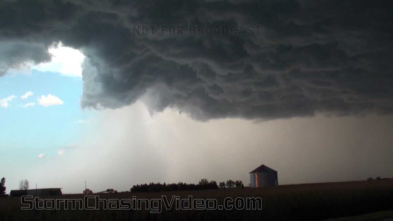 8/11/2011 Imperial. NE Extrme Lightning and thunderstorm.