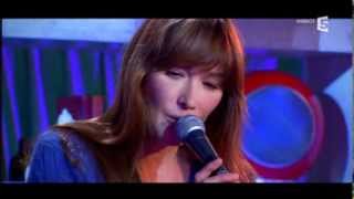 Carla Bruni - On serait seuls au Monde (live France 5 TV) HQ chords