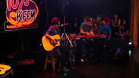 Vicci Martinez - I Can Love (live acoustic)