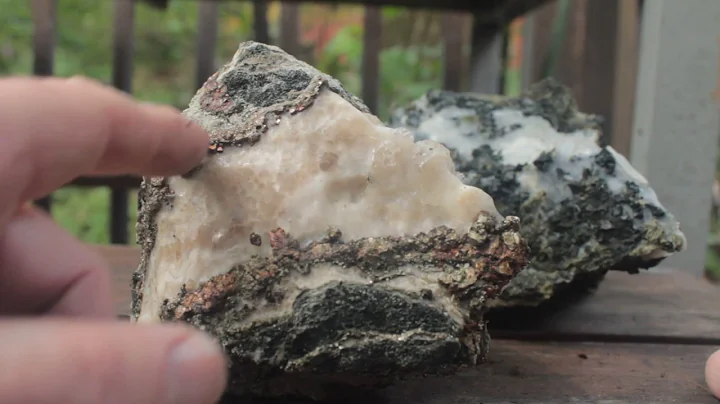 WHATS INSIDE?     DISSOLVING ROCKS WITH TABLE VINEGAR