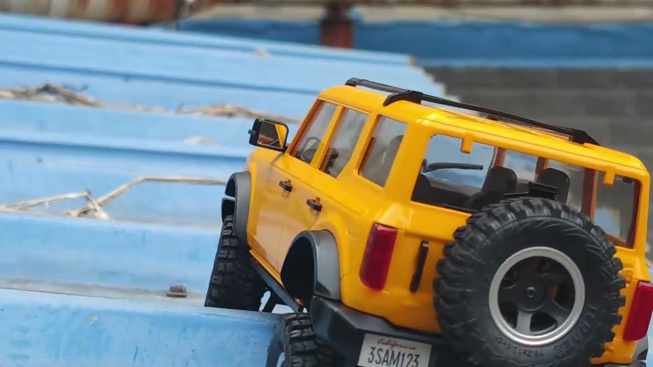 fms EasyRC 1/18 Bronx Ford Bronco Unboxing & Trail Ride - YouTube