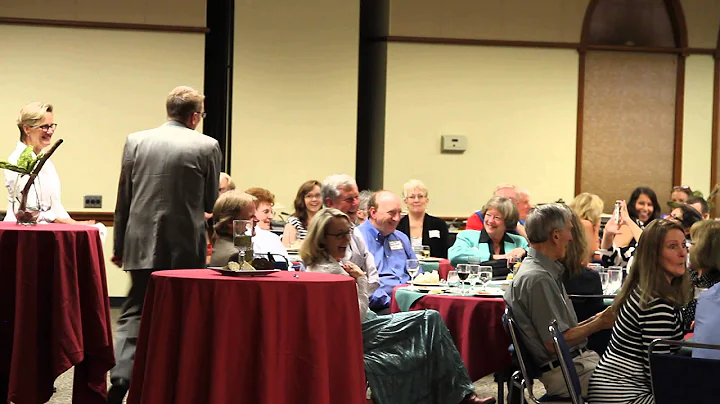 Live auction video of Annie Musselman's photo of w...