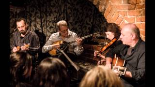 Tis Triantafilias ta fila Της τριανταφυλλιάς τα φύλλα