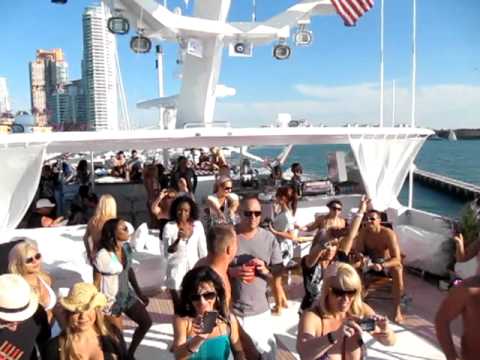 Bedroom Muzik Boat Party - Miami Winter Conference...