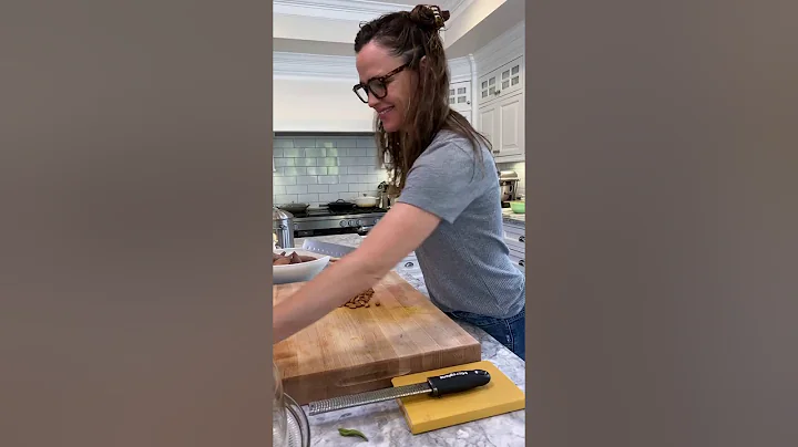 Jennifer Garner's Pretend Cooking Show - Episode 2...
