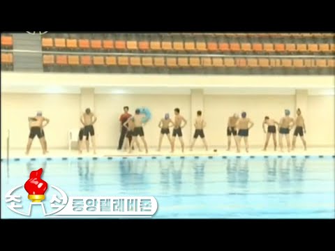 조선중앙텔레비죤 | 인민사랑의 숭고한 뜻을 이어가시는 길에서 | 수영장에 갖추어진 의료실비