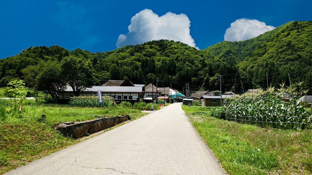 Деревня Фукусима Маэсава, где можно увидеть красивые японские соломенные крыши