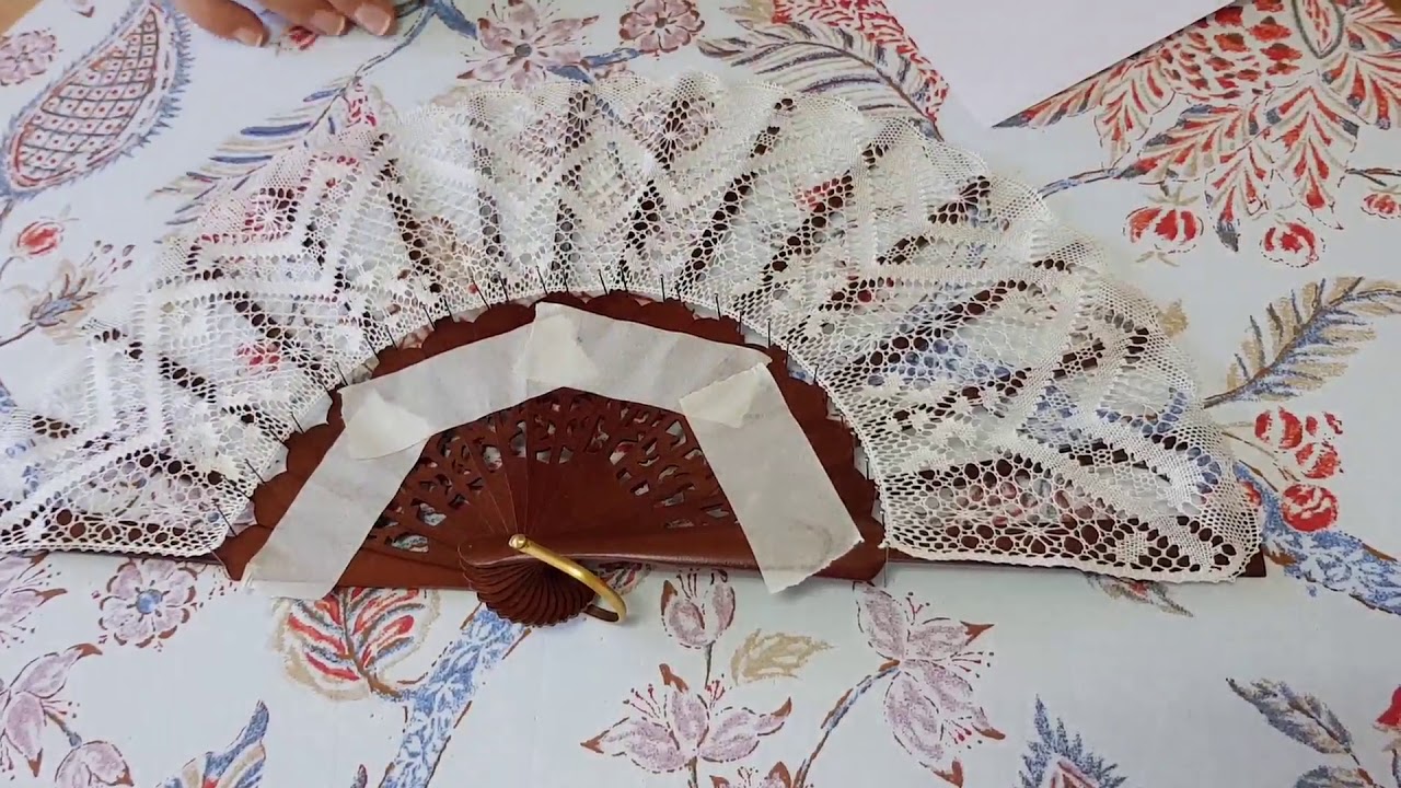 Abanico modelo Primavera,pegado del encaje
