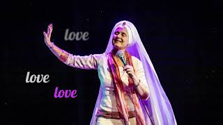 Video thumbnail of "Snatam Kaur - I am Love LIVE in Sarasota 10/23/19 [Official Lyric Video]"
