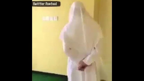أب يعلم إبنه القرآن الكريم ما أجمل صوته وصوت إبنه مقطع يفوووق الوصف