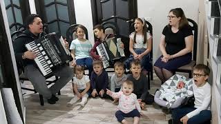 Video thumbnail of "Stelica și Sorina Strugariu împreună cu cei 10 copilași"