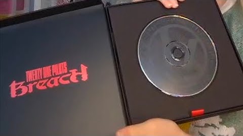 Unboxing Twenty One Pilots Dark Clancy Limited Edition CD boxset! ❤️🖤