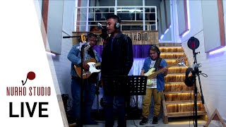 Download Lagu Karl performs \ MP3