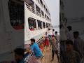 স্রোতের মধ্যে যেভাবে চলন্ত ঈগল ৩ লঞ্চে উঠলো।