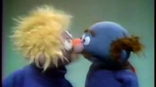 Classic Sesame Street - Harvey Kneeslapper X Marks The Spot