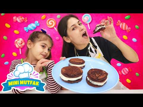 Ayşe ve Defne ile Mini Mutfak Oyunları! Kapkekten tatlı burger yapıyoruz! Tatlı Yapma