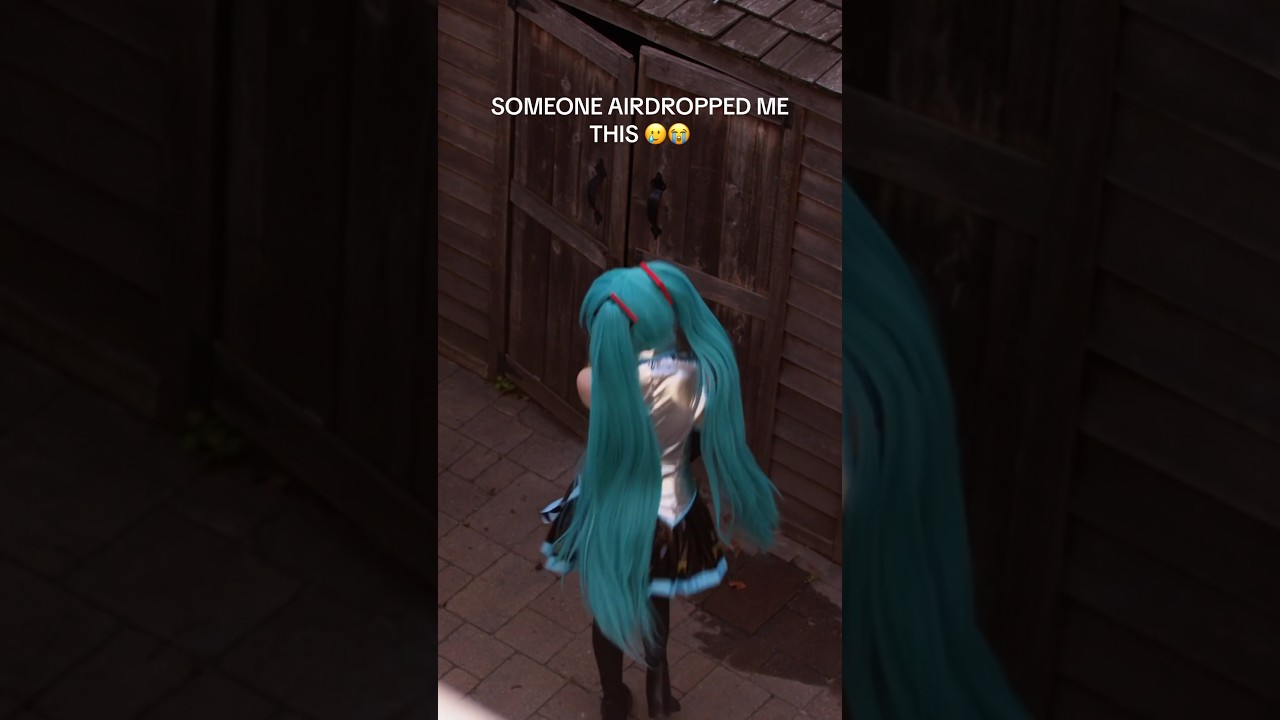 🥲  #miku #mikucosplay #hatsunemiku #mikuhatsune #mikumikudance #vocaloid #cosplay #cosplayer #anime