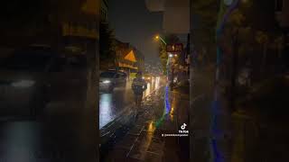 Yağmur Da Yürümek