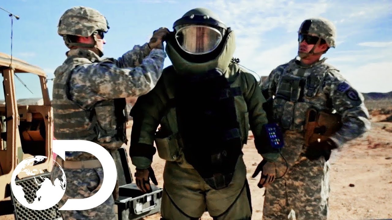 How It Works: The Hurt Locker's Bomb-Fighting Suit | WIRED