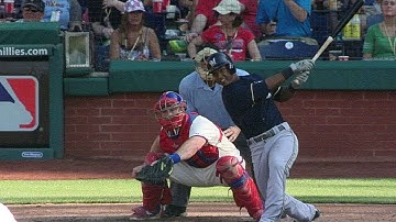 MIL@PHI: Segura smashes an RBI triple to right