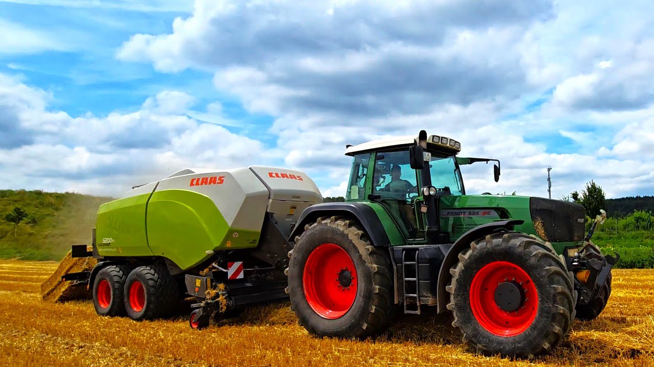 Fendt 924 TMS mit Claas Evolution 5200 FC Press & Claas Scorpion 741 & Arion 660 bei Strohernte 2024