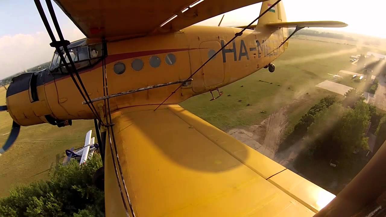 Szúnyogirtás AN-2 -vel (aerial mosquito control)