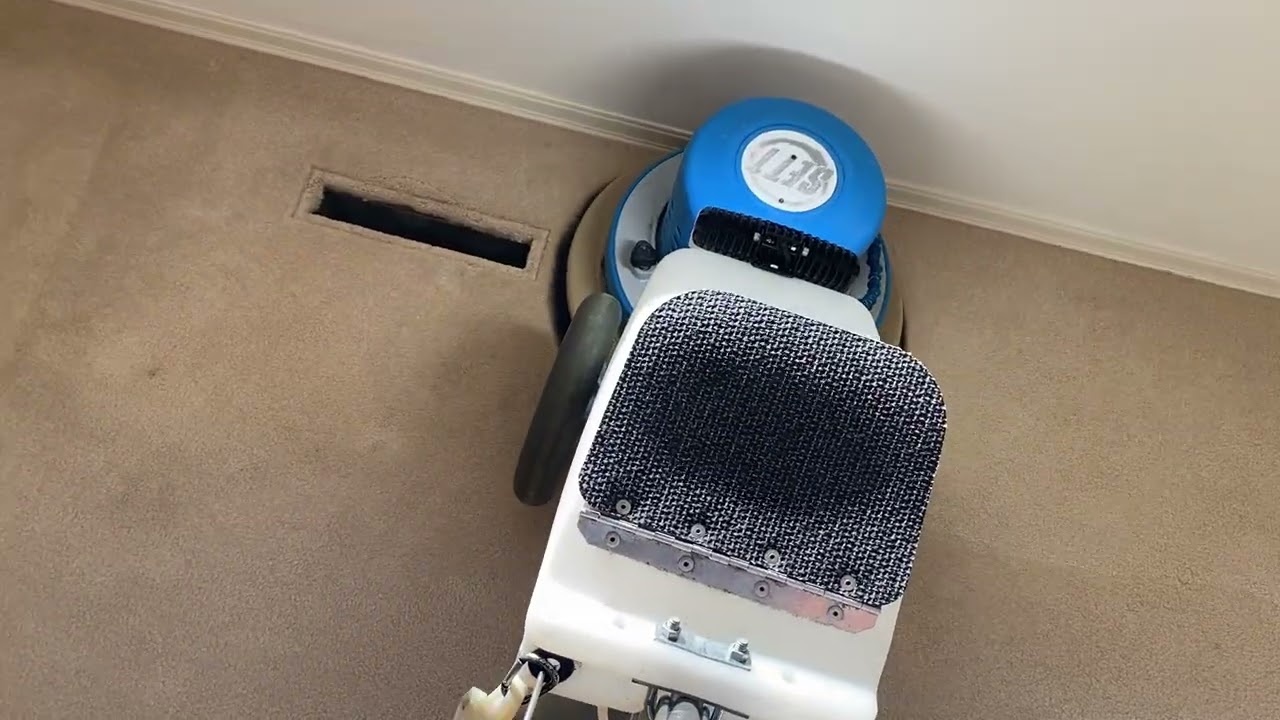 Oxy-Dry cleaning 25 plus year old off white carpet wth Spinsafe brush and SETT/ULM