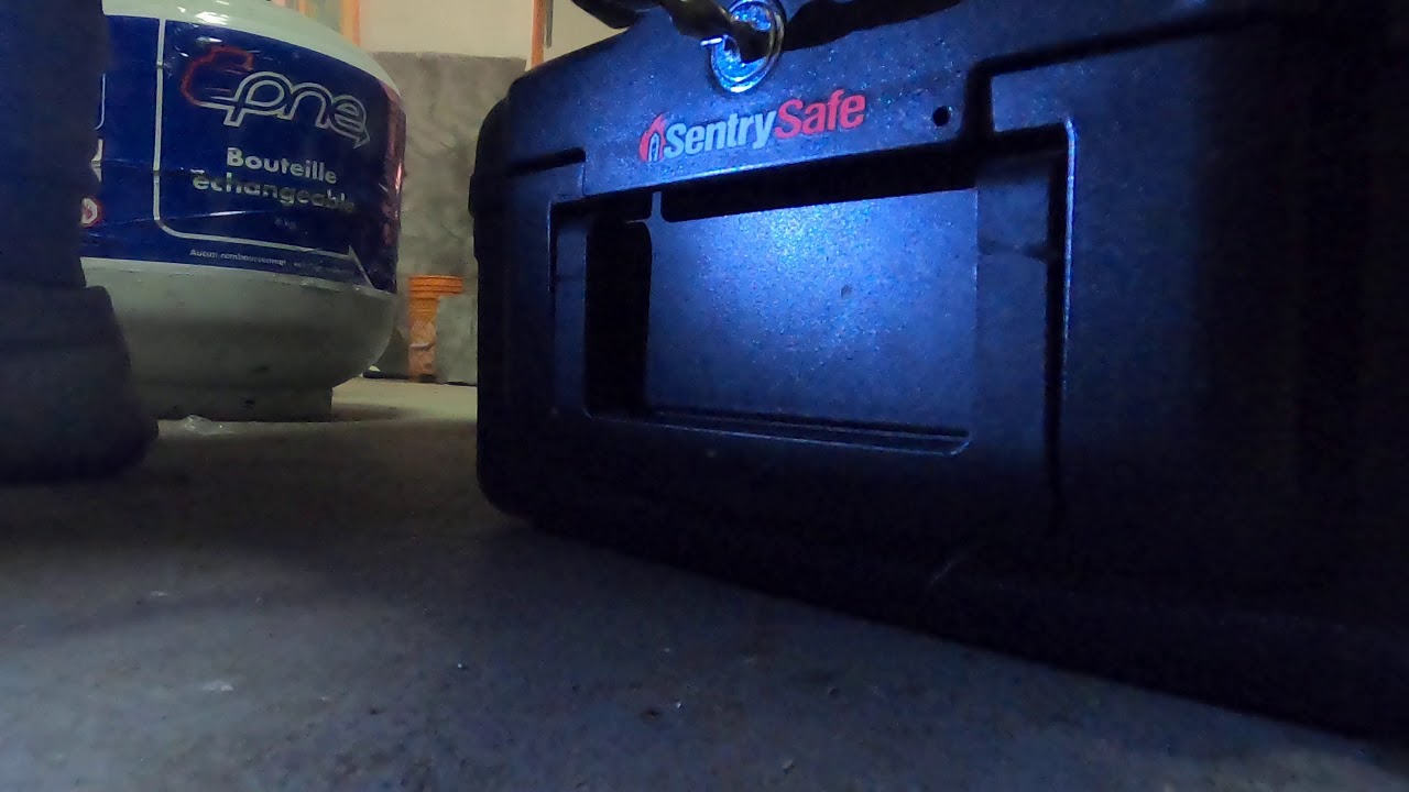 How to break into sentry safe - YouTube
